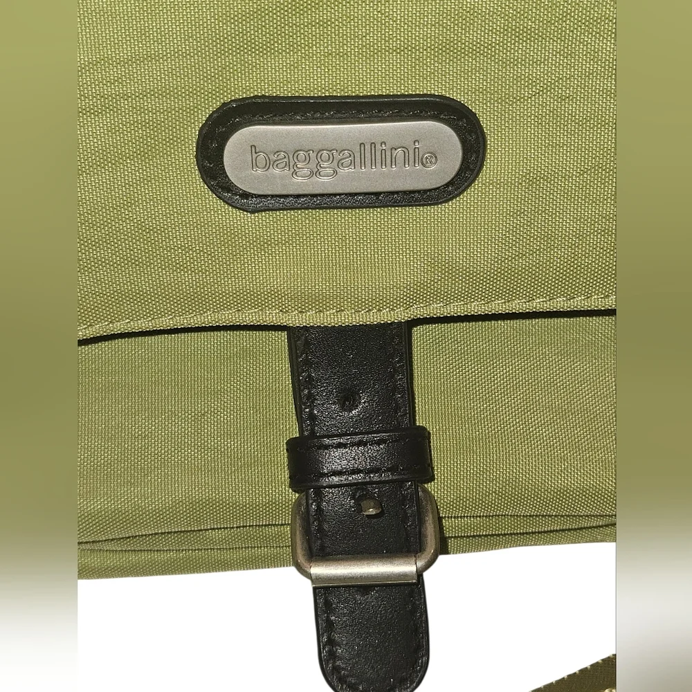 Baggallini Green and Black Messenger Bag - Picture 3 of 16